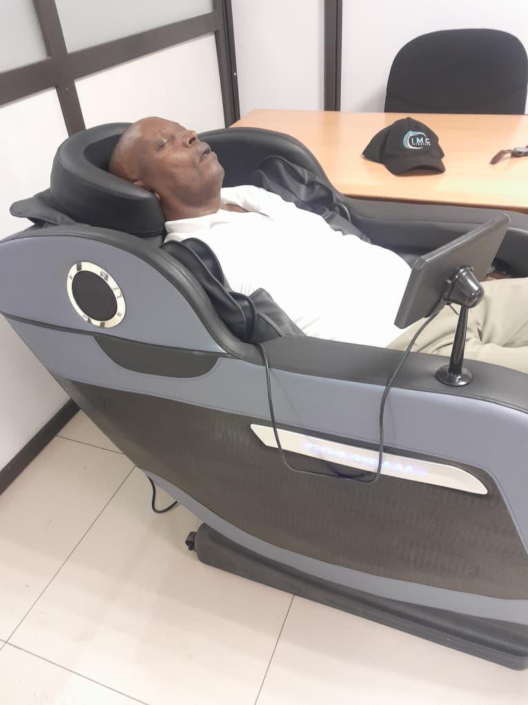 Premium Massage chair with Zero gravity